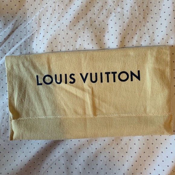 Louis Vuitton Brazza Wallet - Picture 13 of 13